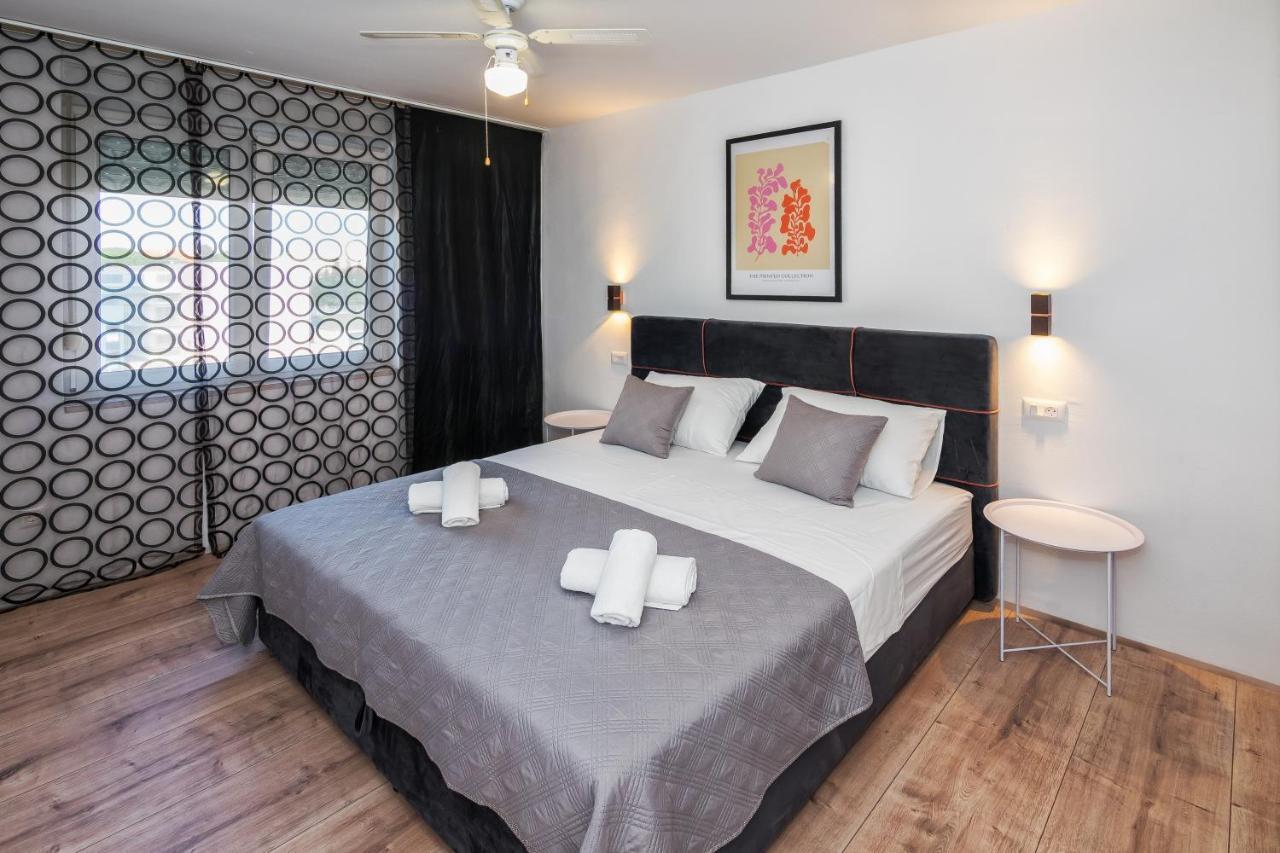 3-Bedroom Sea View Apartment - Balcony, Elevator - Spinut, Split Zewnętrze zdjęcie