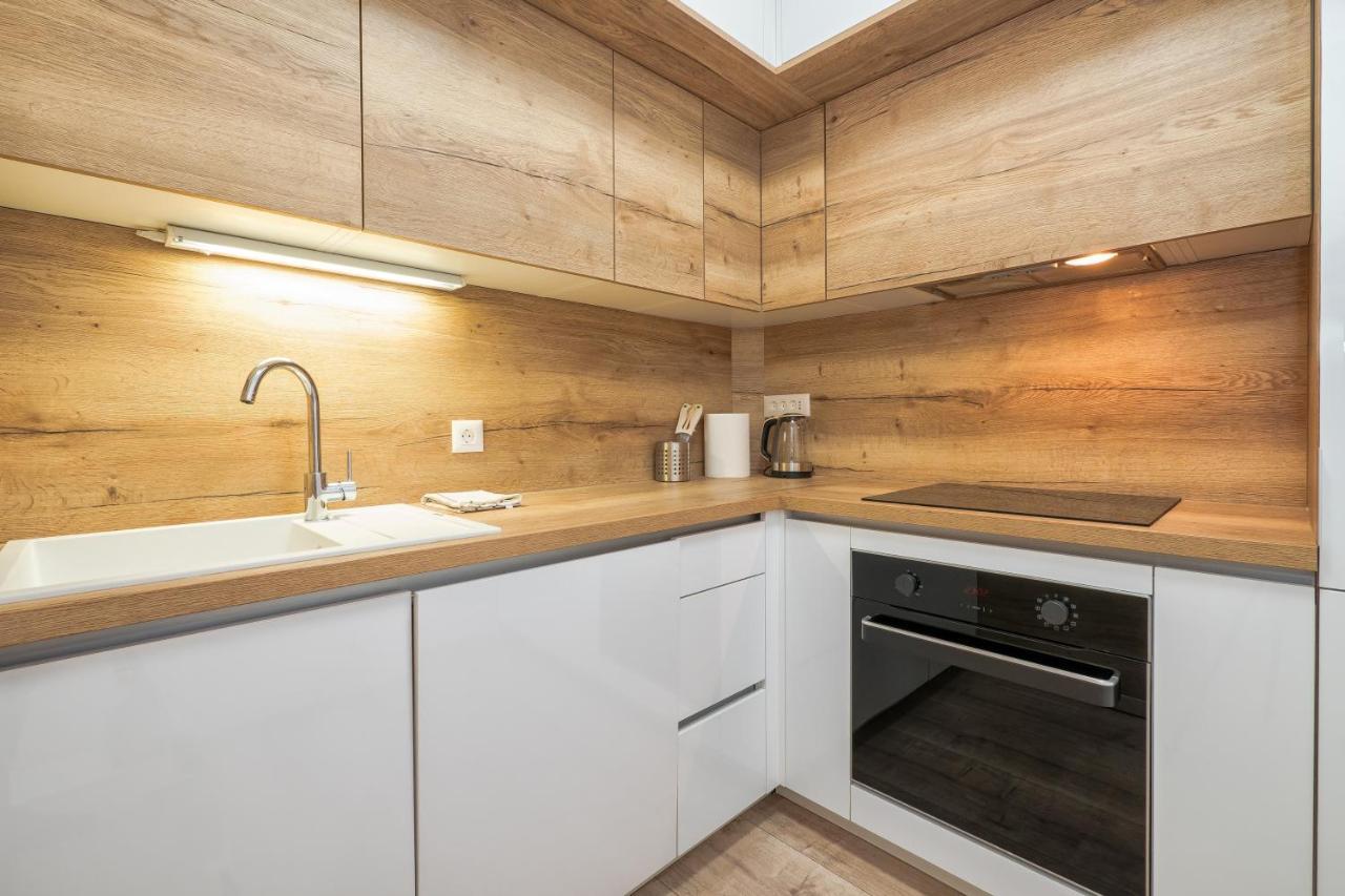 3-Bedroom Sea View Apartment - Balcony, Elevator - Spinut, Split Zewnętrze zdjęcie