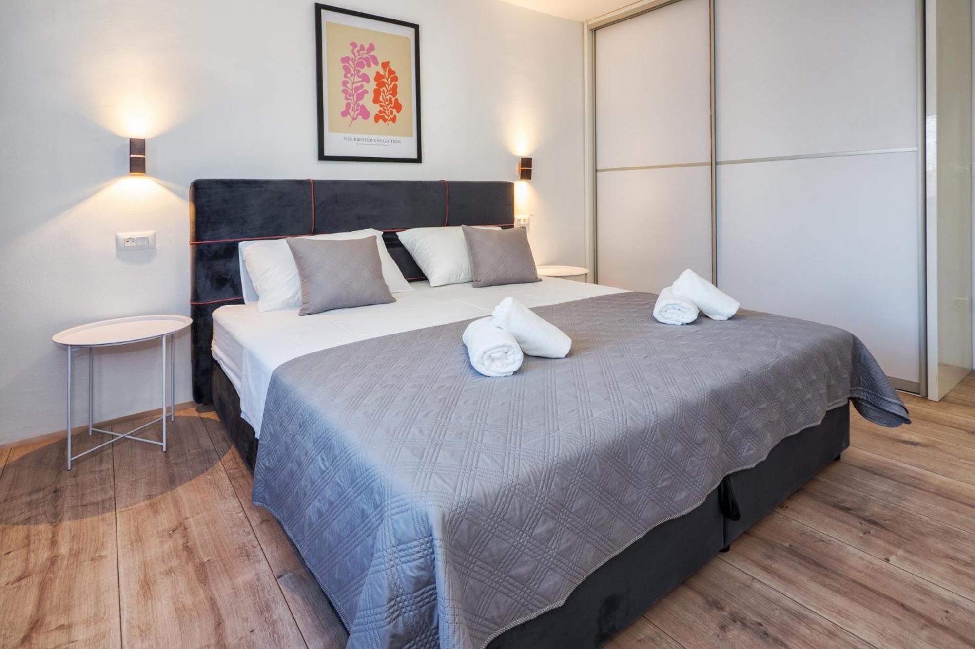 3-Bedroom Sea View Apartment - Balcony, Elevator - Spinut, Split Zewnętrze zdjęcie