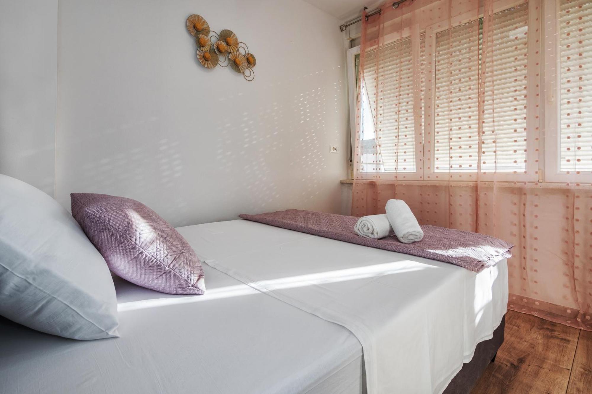 3-Bedroom Sea View Apartment - Balcony, Elevator - Spinut, Split Zewnętrze zdjęcie